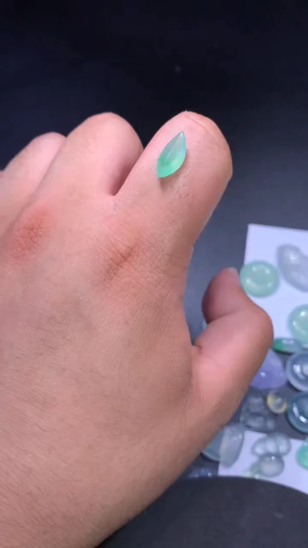颈饰未镶嵌翡翠马眼