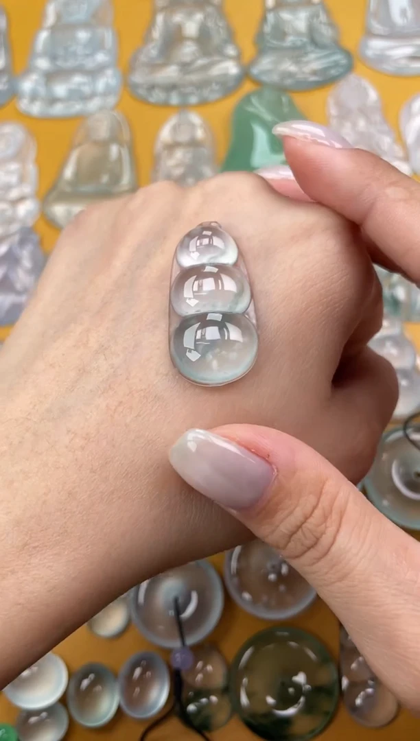 翡翠未镶嵌吊坠(不含链)豆子 31.9 16.7 5.8