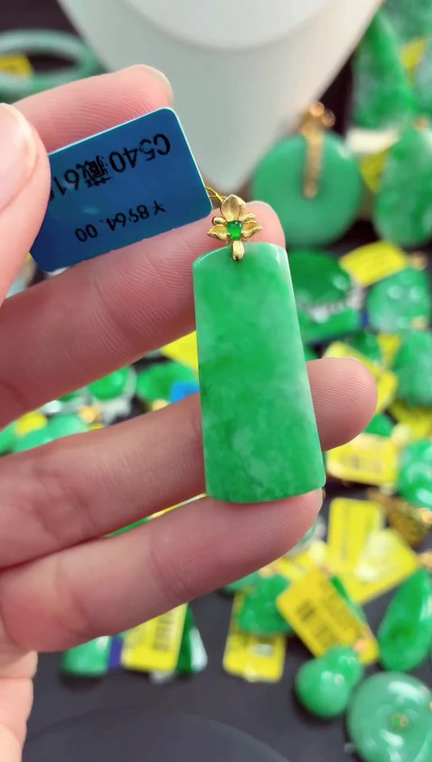 吊坠(不含链)未镶嵌翡翠天然缅甸翡翠A货