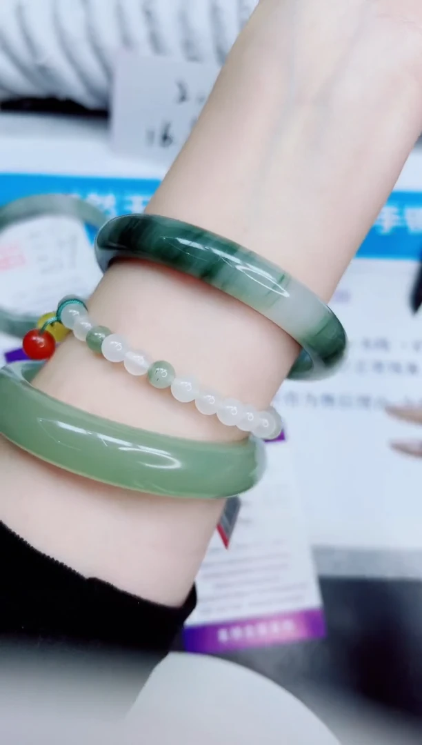 未镶嵌手镯石英质玉272/58.7