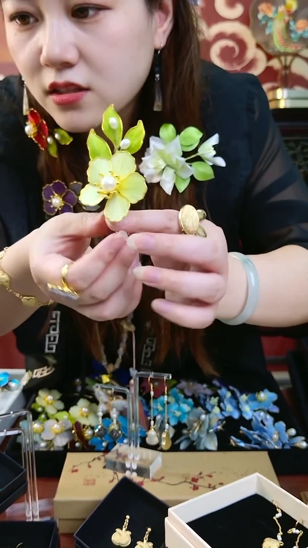 刺绣纯手工非遗绒花