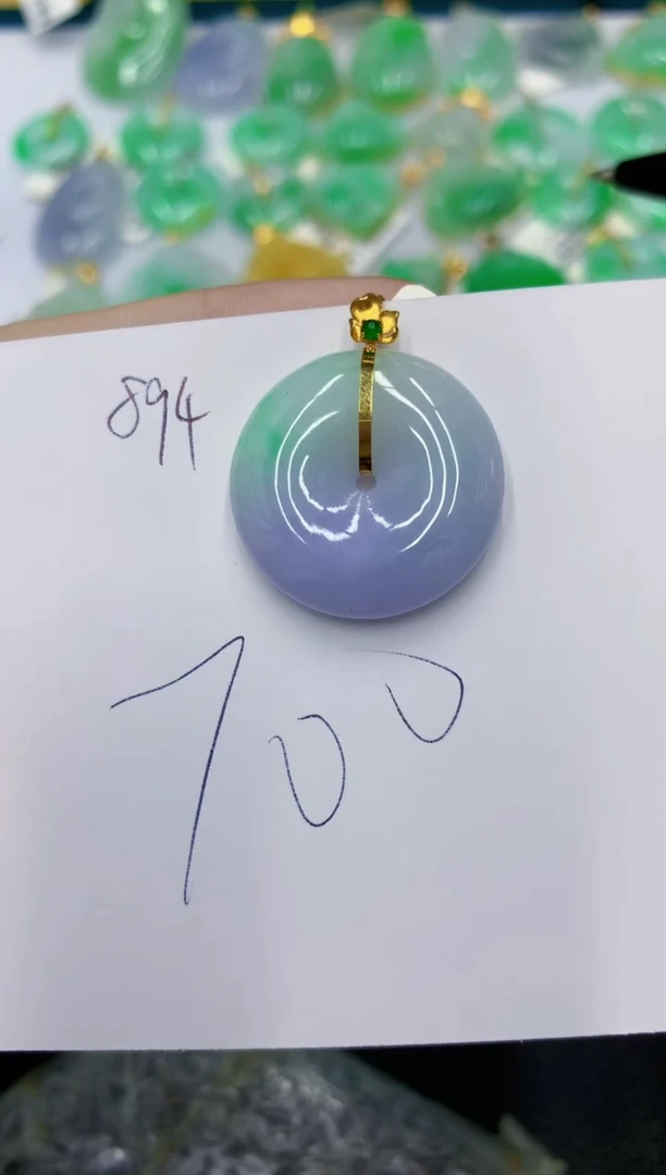 颈饰18K金镶嵌翡翠 翡翠