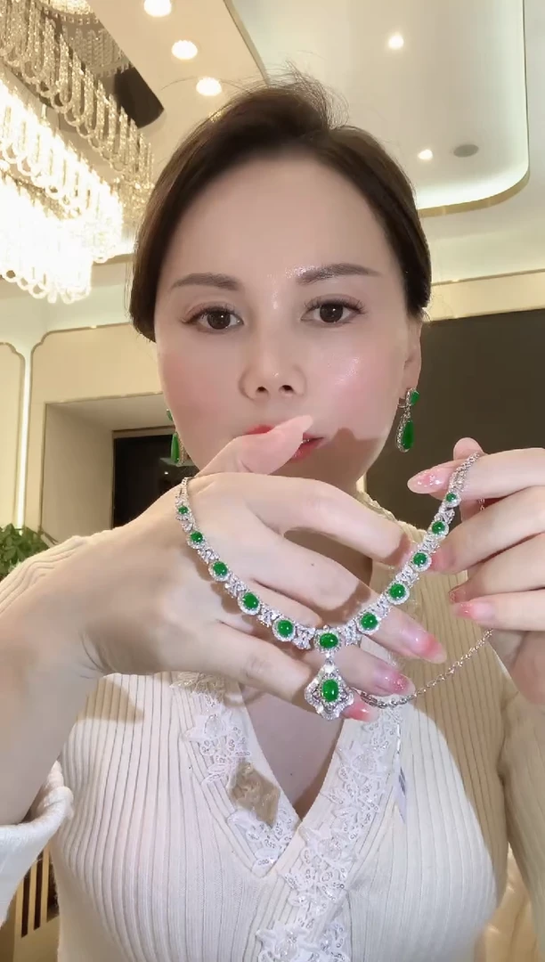 【闪购商品】翡翠套链18K金镶嵌D23 翡翠