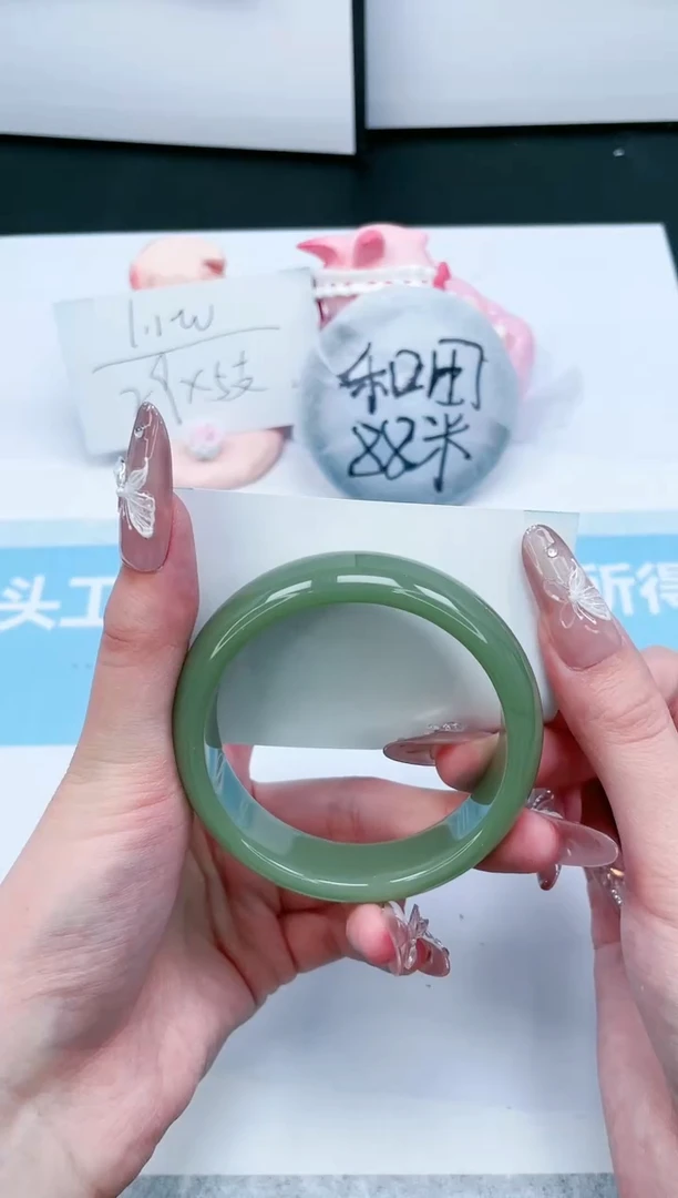 【闪购商品】石英质玉手镯未镶嵌135-56.4