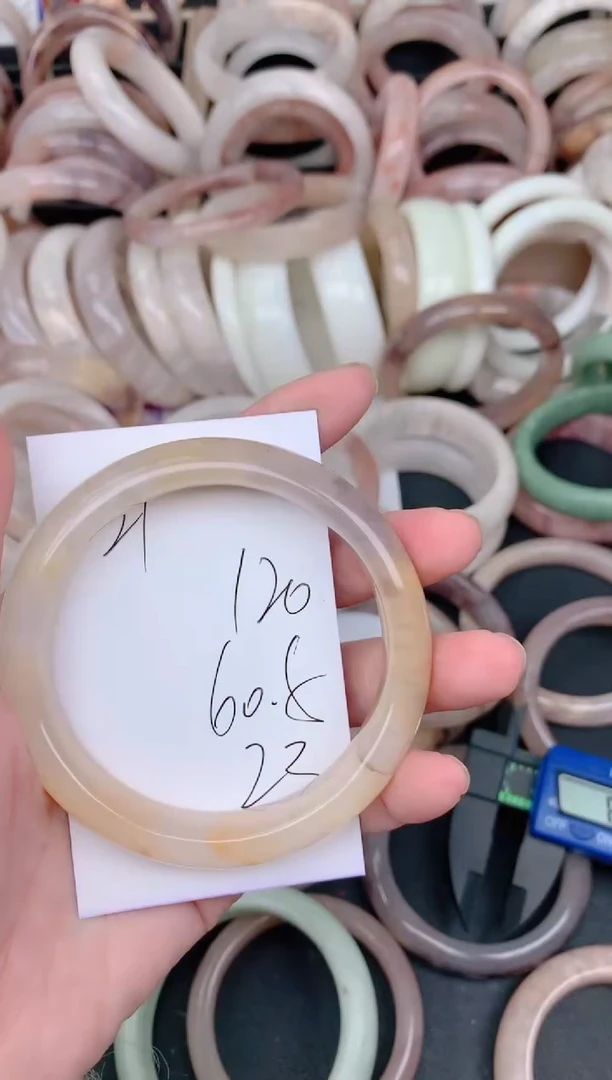 未镶嵌手镯石英质玉120