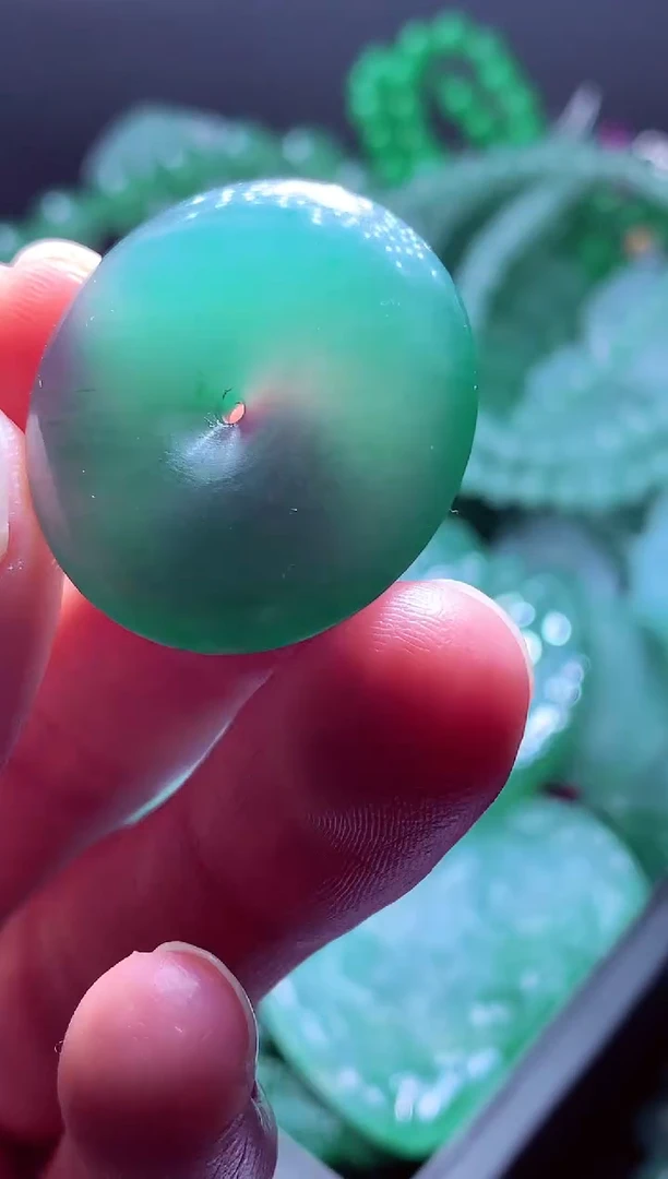 未镶嵌定制翡翠鲸*?翡翠毛货定制