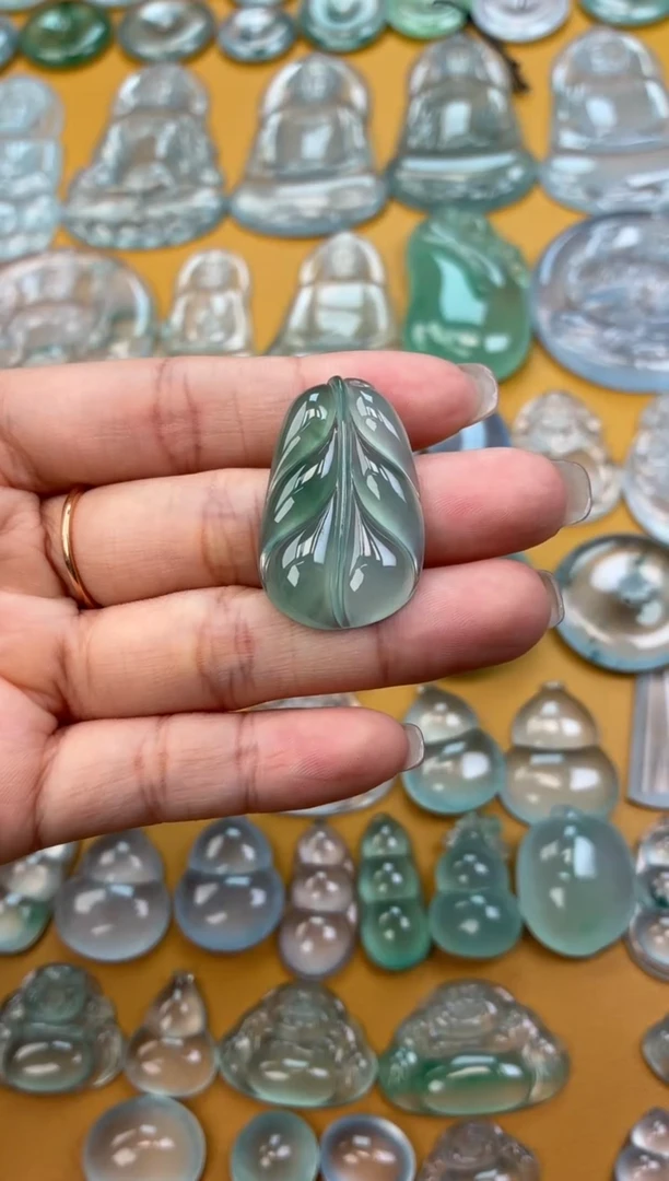 吊坠(不含链)未镶嵌翡翠叶子 34 21.4 5.5