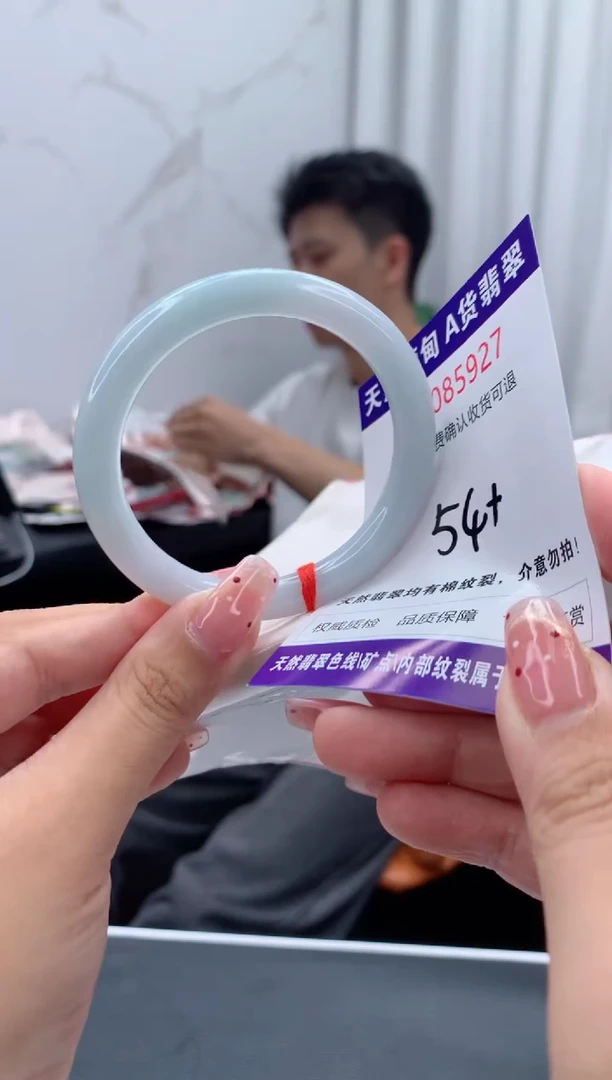 未镶嵌手镯翡翠有纹，完美者勿拍
