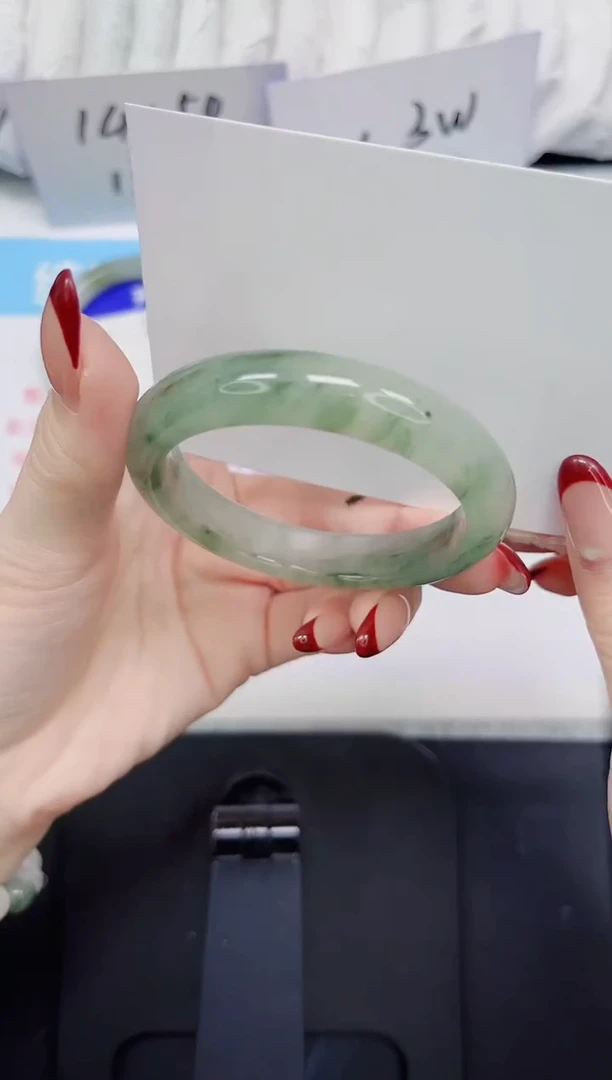 【闪购商品】石英质玉手镯未镶嵌86