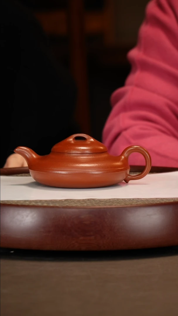 【闪购商品】紫砂茶壶大红泥线圆270c