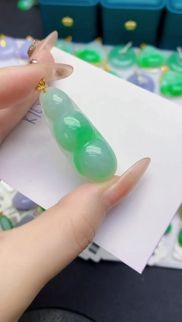 颈饰18K金镶嵌翡翠缅甸天然翡翠A货