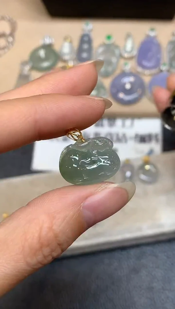 颈饰18K金镶嵌翡翠唐马【无服务费