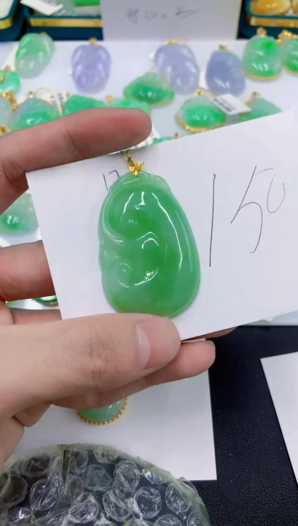 颈饰18K金镶嵌翡翠1111111