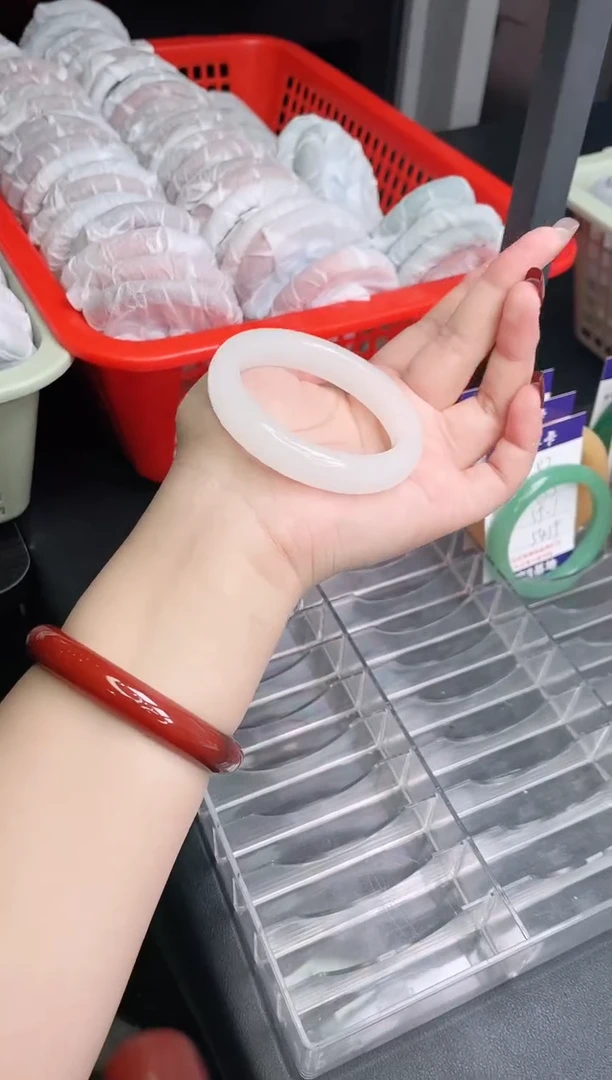 【闪购商品】石英质玉手镯未镶嵌55-55.2