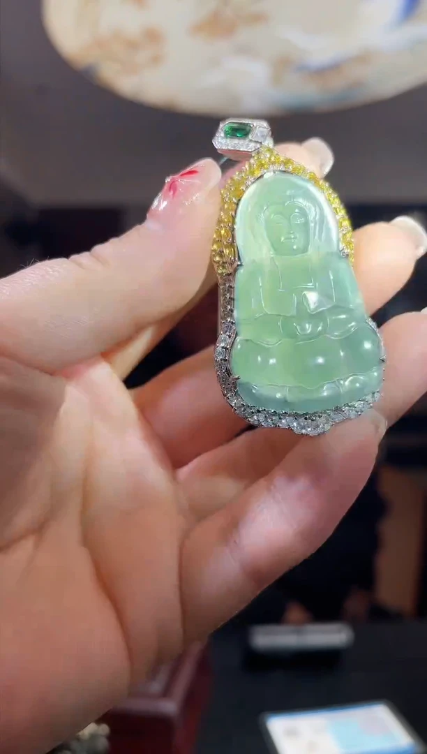 【闪购商品】翡翠吊坠(赠链)未镶嵌观音