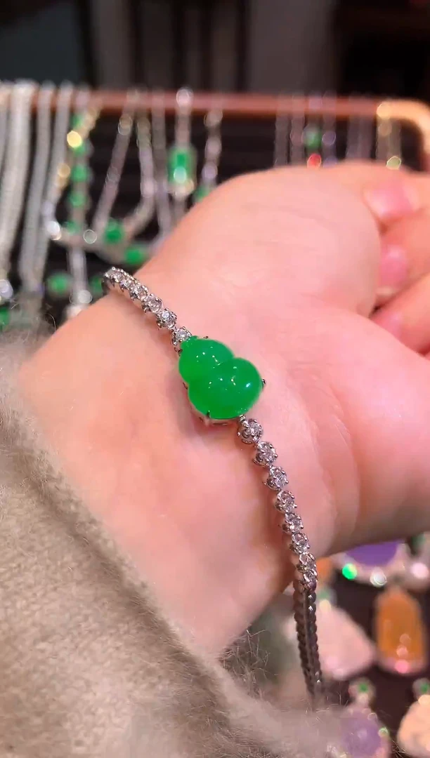 18K金镶嵌手链翡翠高冰满绿葫芦手链