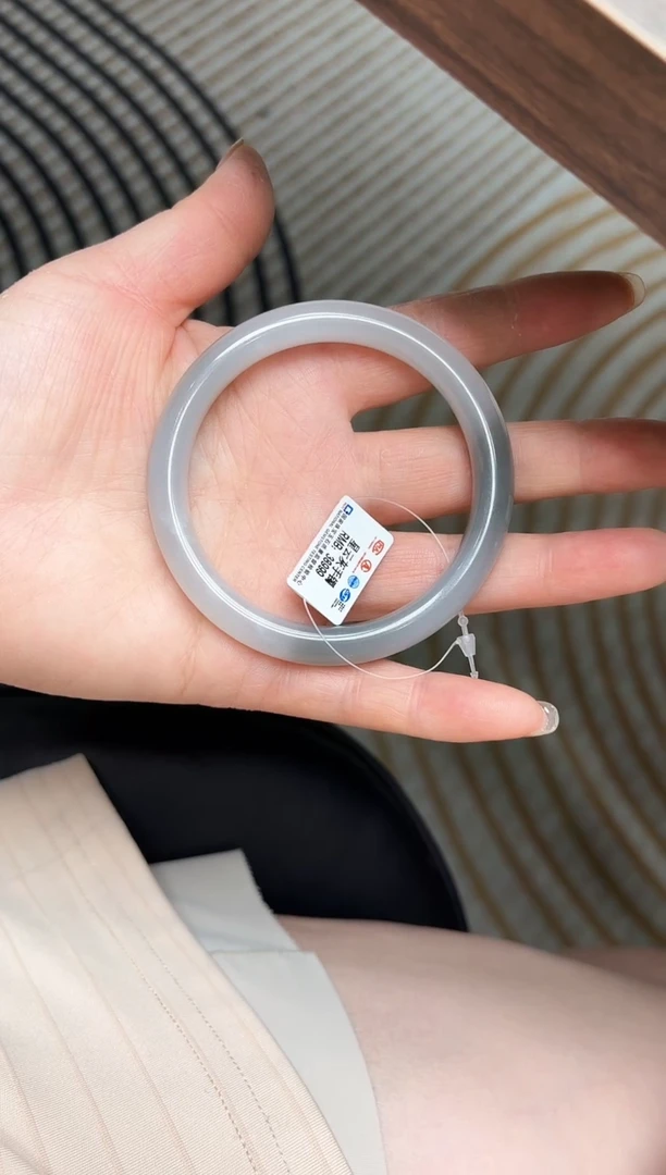 和田玉手镯未镶嵌王*娟A-8圈口60不退换