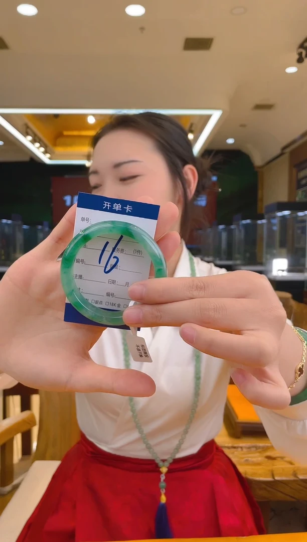 【闪购商品】石英质玉手镯未镶嵌高冰打底