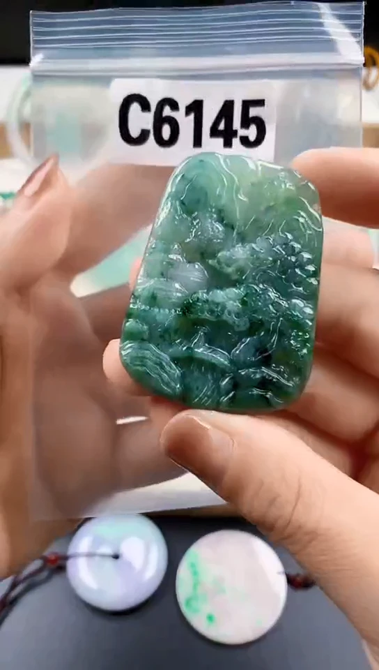 颈饰未镶嵌翡翠天然翡翠吊坠·挂件