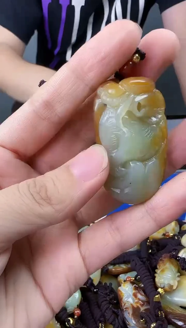和田玉未镶嵌颈饰1