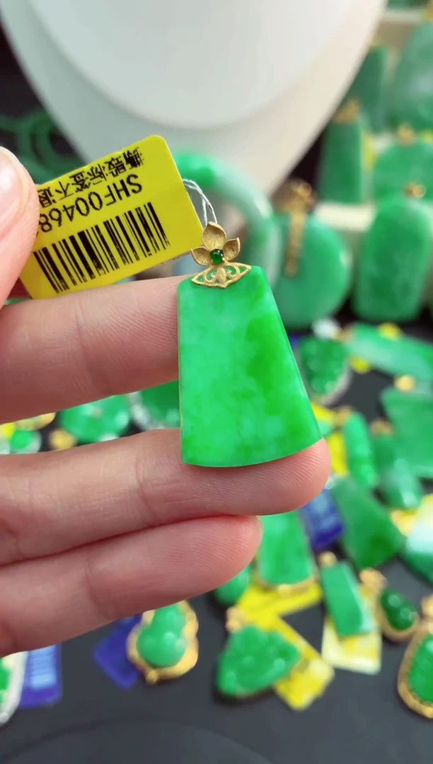 吊坠(不含链)18K金镶嵌翡翠天然缅甸翡翠A货