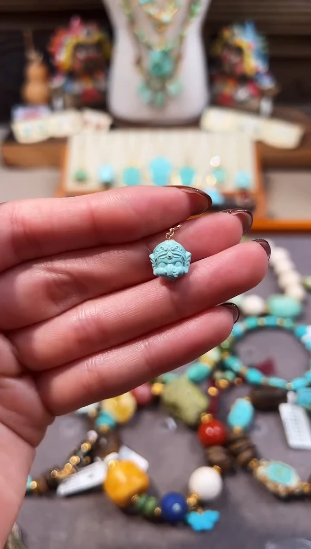 18K金镶嵌绿松石提溜象首