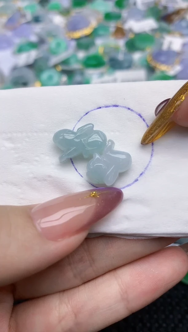 翡翠未镶嵌颈饰   天然翡翠A货