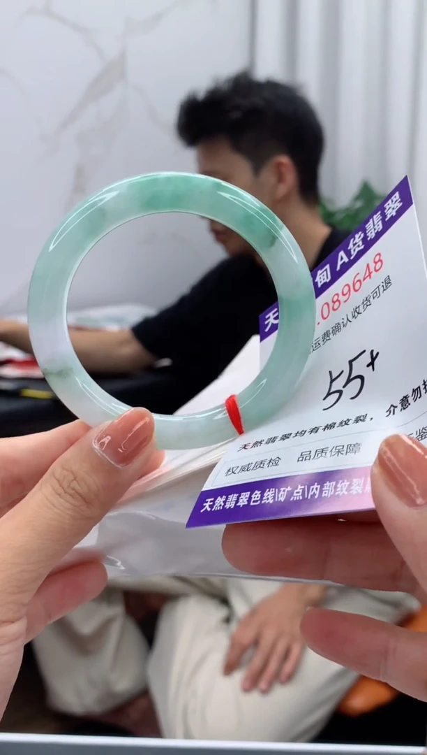 未镶嵌手镯翡翠有纹，完美者勿拍