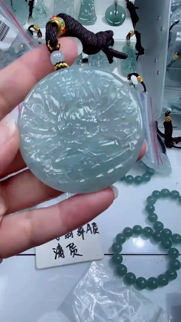 颈饰未镶嵌翡翠吊坠