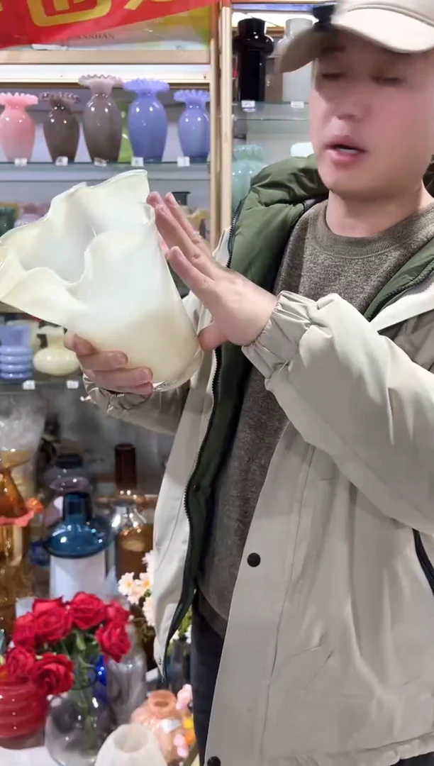 【闪购商品】无铅玻璃淡黄色羽毛球花瓶