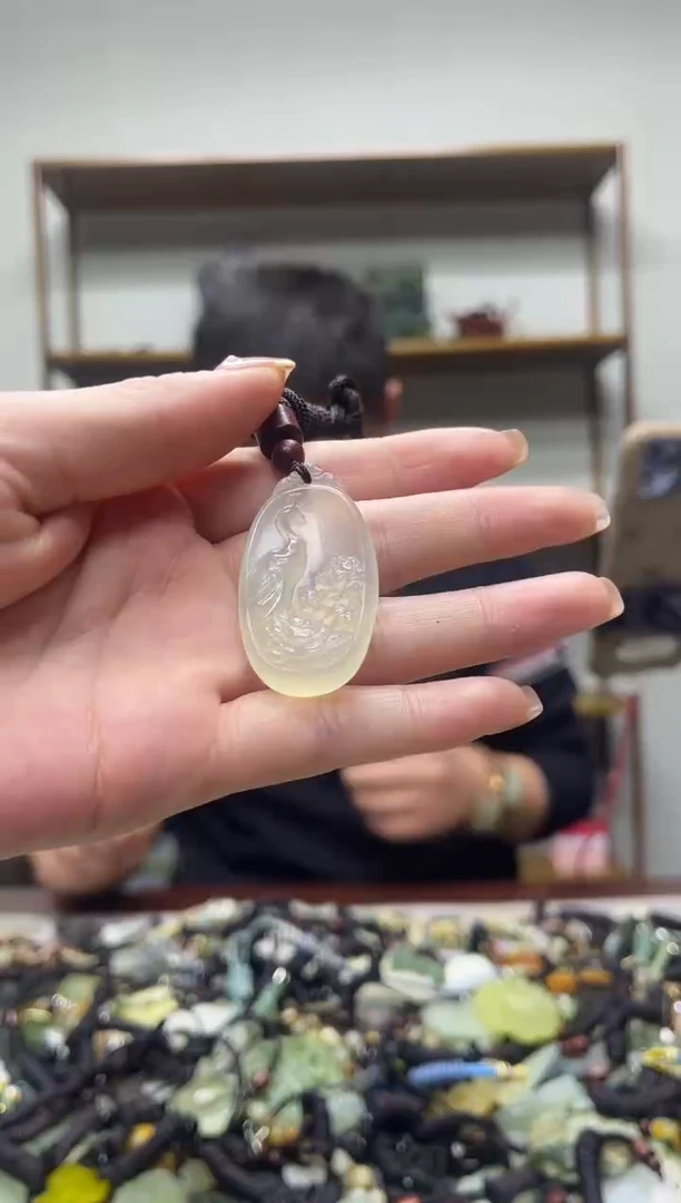 未镶嵌岫玉吊坠`