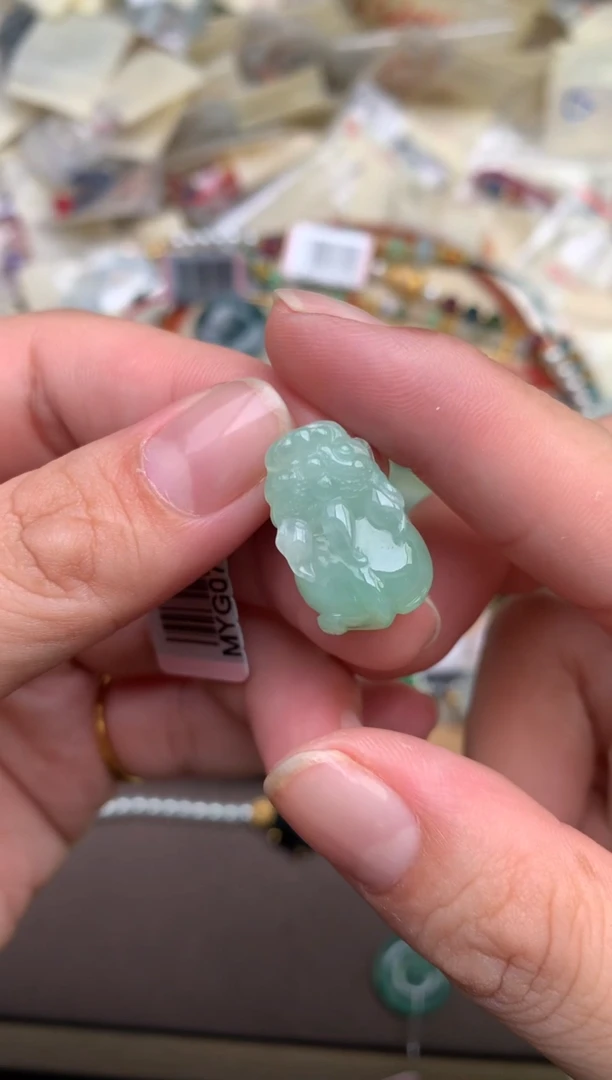 翡翠挂件未镶嵌—