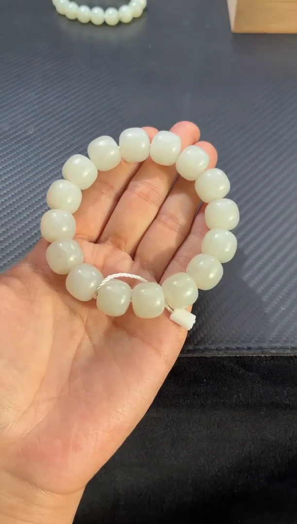 未镶嵌手链和田玉（白玉）且末卡13+老型手串微色差