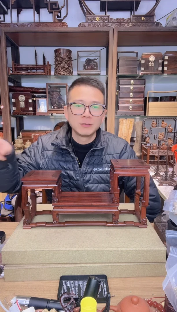 【闪购商品】乌木类书架1113 红酸枝中低两高三连摆台