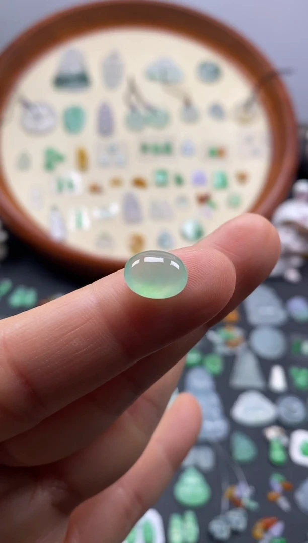 颈饰未镶嵌翡翠冰果緑蛋面/芬