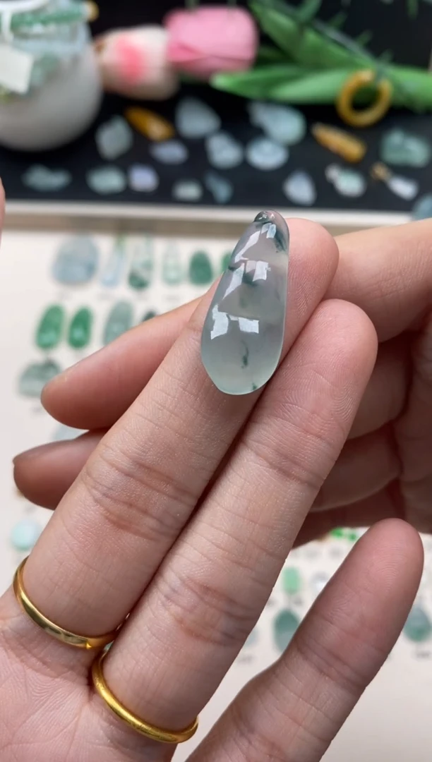 【闪购商品】翡翠颈饰未镶嵌翡翠冰飘花福豆