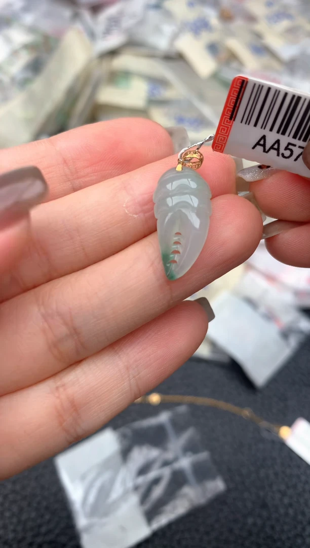 18K金镶嵌挂件翡翠—