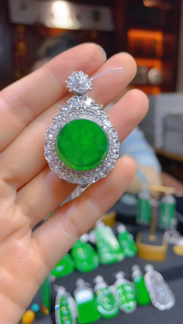 【闪购商品】翡翠颈饰银S925镶嵌111594天然A货翡翠圆牌