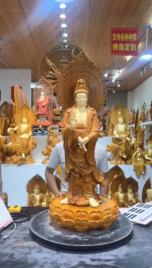 香樟木木雕款南海观音像