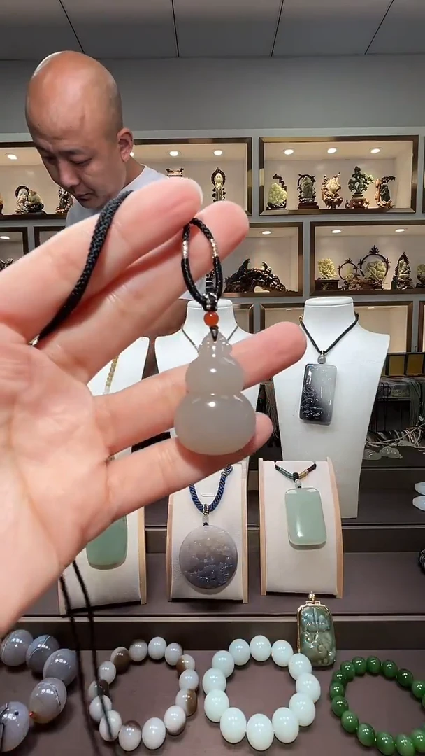 和田玉未镶嵌颈饰苏