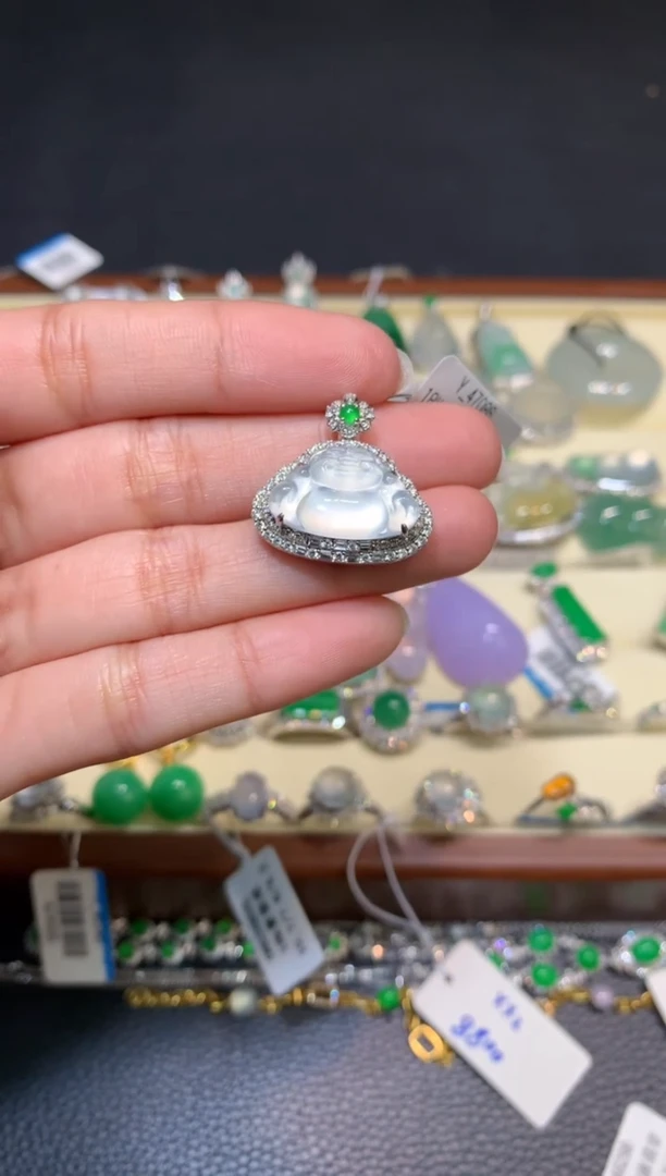 颈饰18K金镶嵌翡翠1