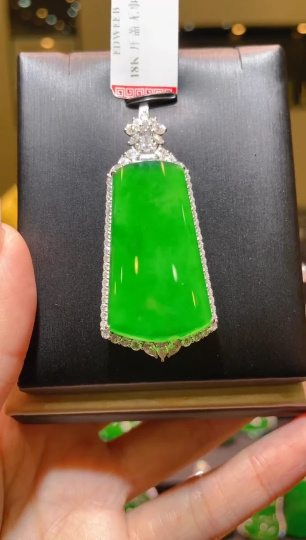【闪购商品】翡翠吊坠(赠链)18K金镶嵌A47