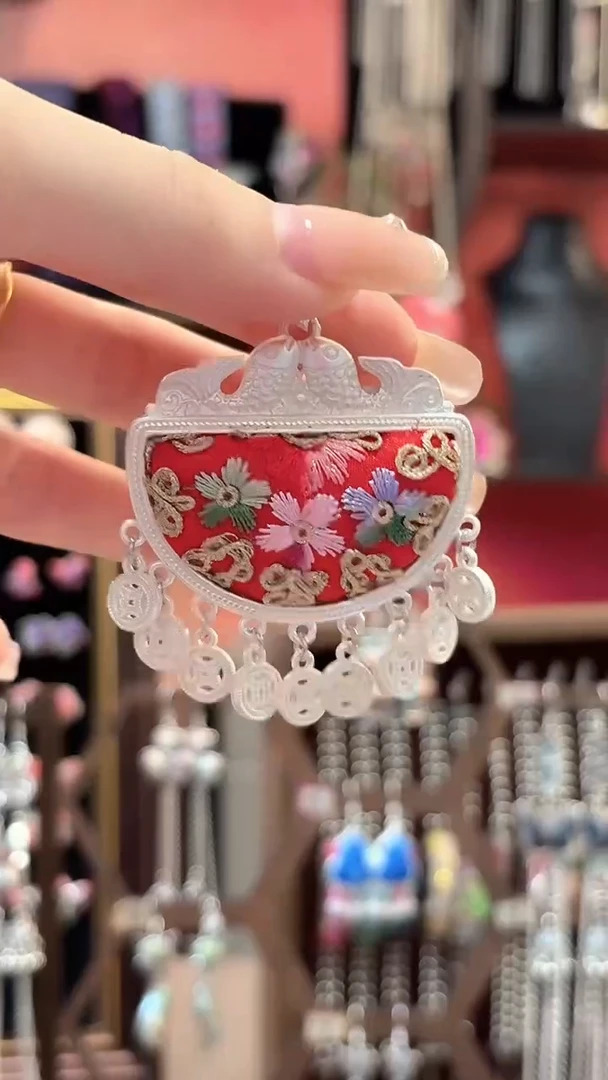 织绣云织谣民族风精美饰品   71