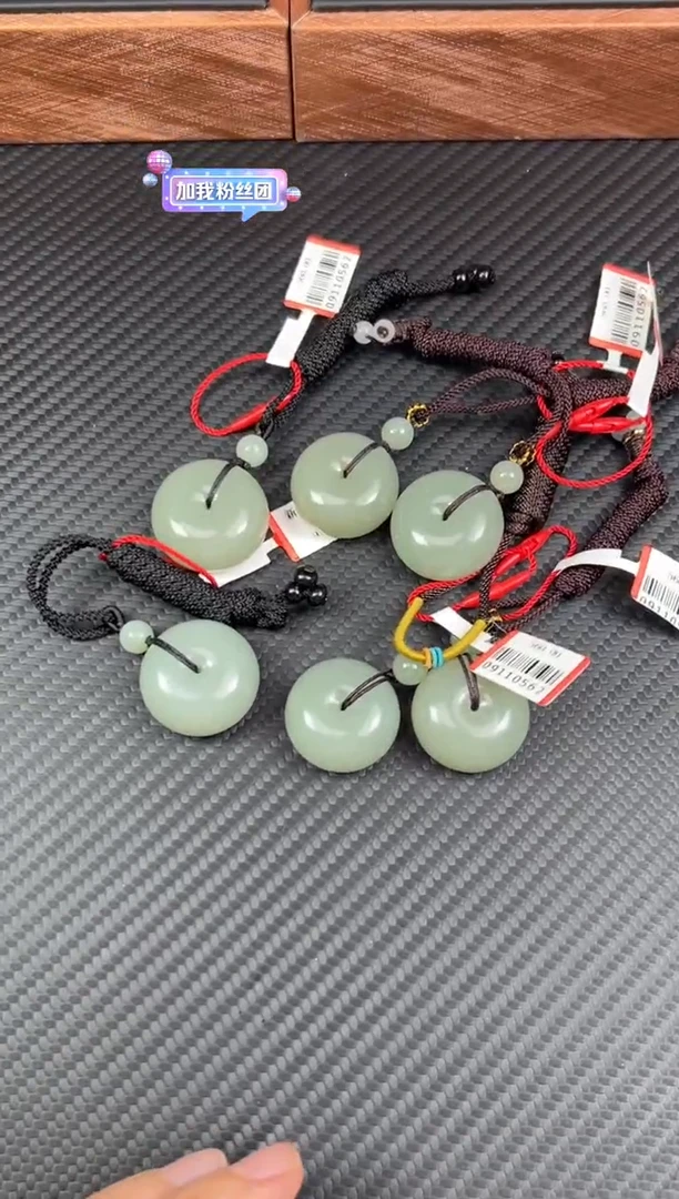 【闪购商品】和田玉吊坠(赠链)未镶嵌且末微色差多样性发货拍一发一