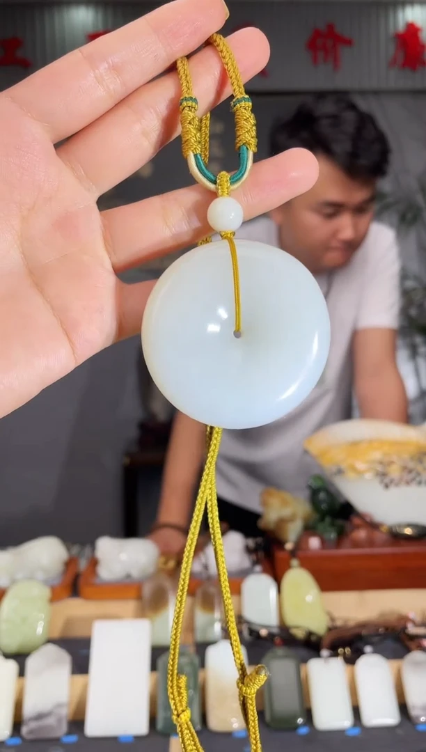 和田玉未镶嵌颈饰1