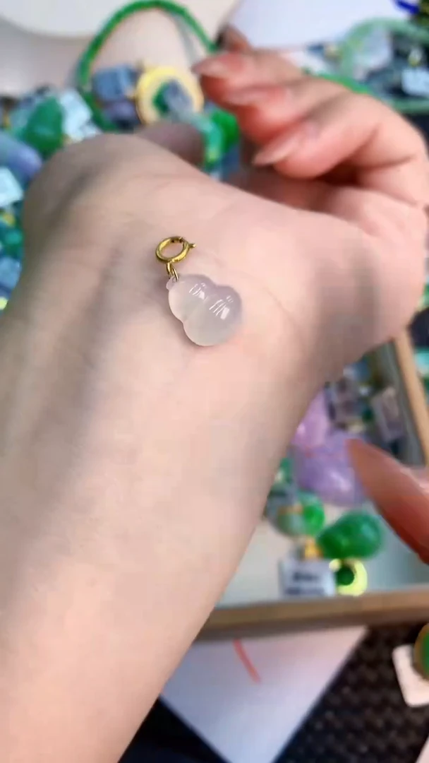 翡翠未镶嵌颈饰           1