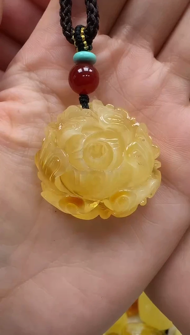 未镶嵌琥珀裸石如图
