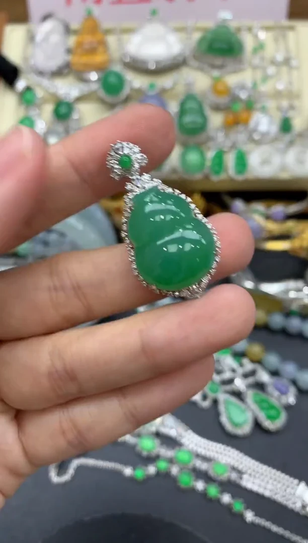 翡翠18K金镶嵌颈饰612-中国好珍宝