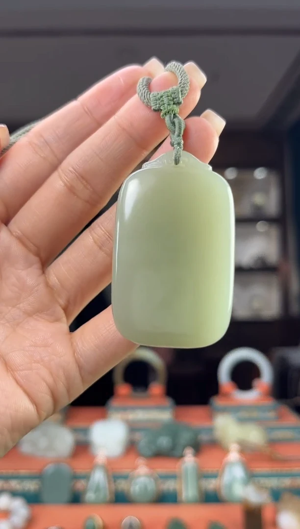 颈饰未镶嵌和田玉佩佩