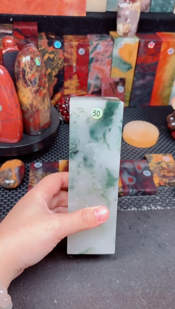 玉桂林鸡血玉印章摆件50